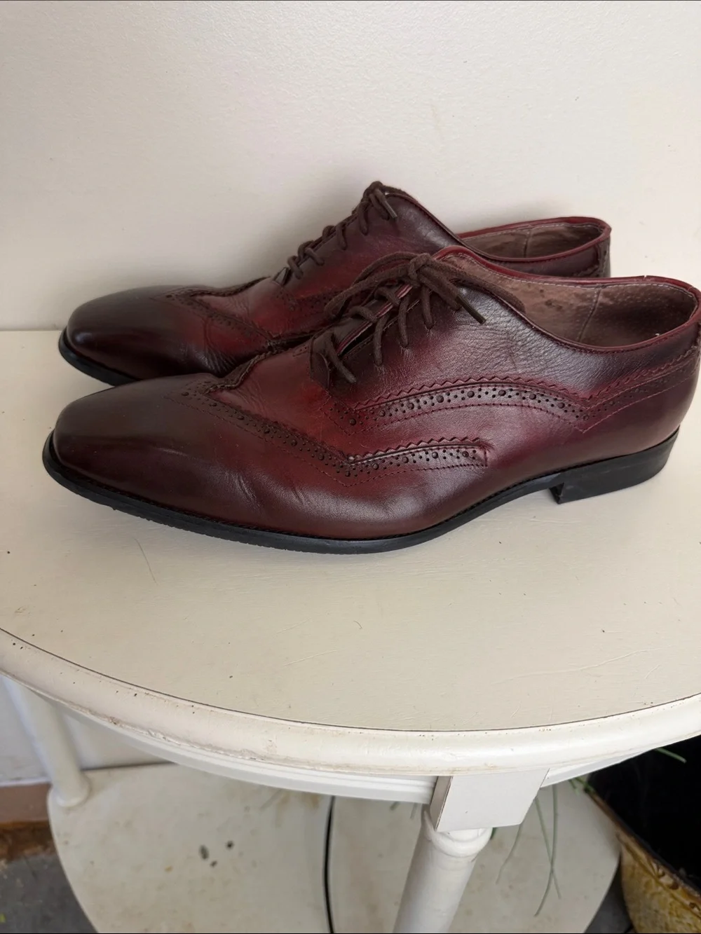 (2391) Men's Burgundy Leather Wingtip Derby Shoes, Size: 9.5